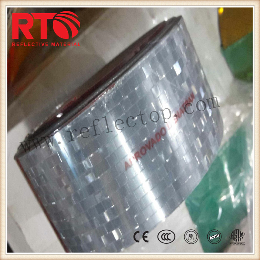 Metallized reflective sheeting for vehicle