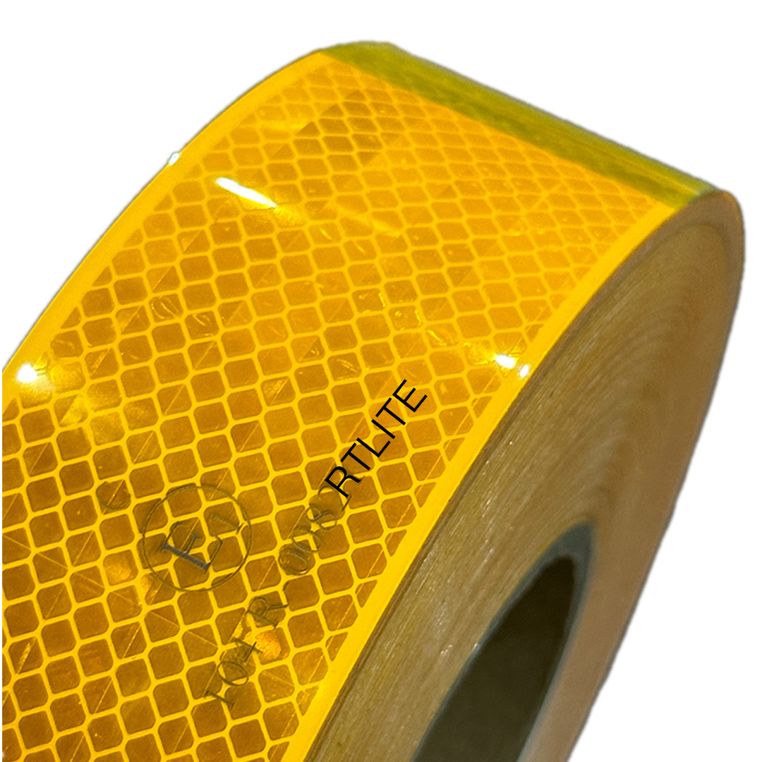 High visibility reflective tape for vehicle